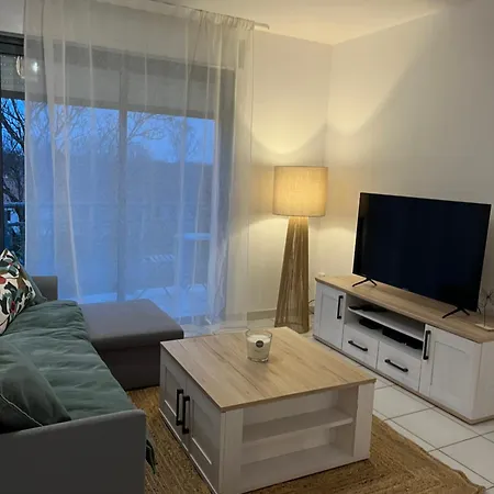 T2 Balcon Et Parking A 10 Min Du Centre